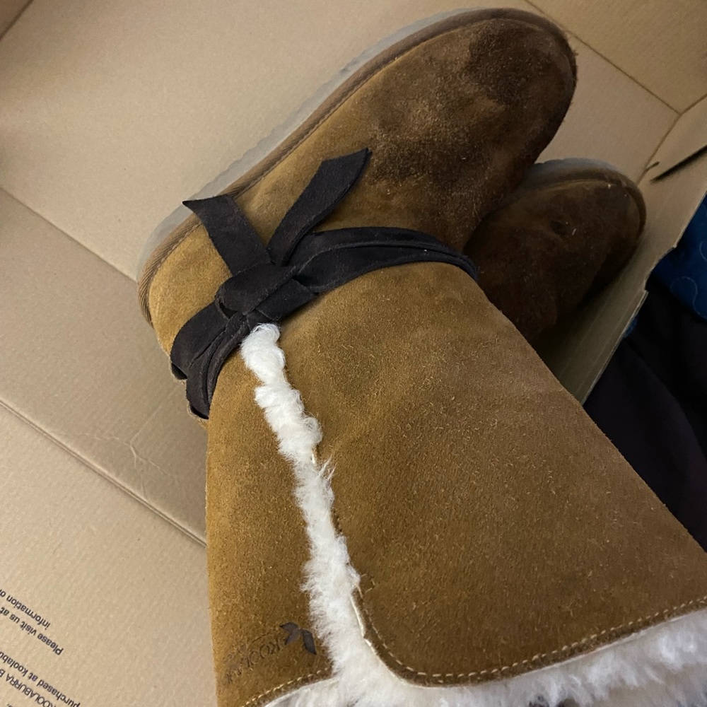 UGG Rosalia tall chestnut boot warm and comfortable light weight size 8